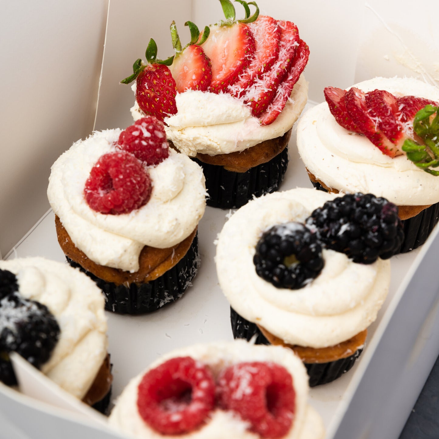 Baked Cheesecakes with Cottage Cheese Cream – 6 Pieces